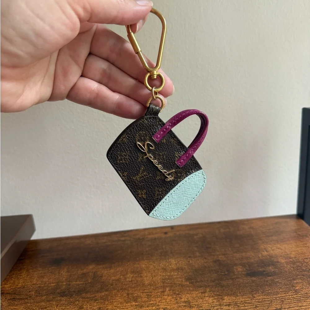 Louis Vuitton Brown and Gold Key Holder with Pink and Blue Accents - Picture 8 of 9